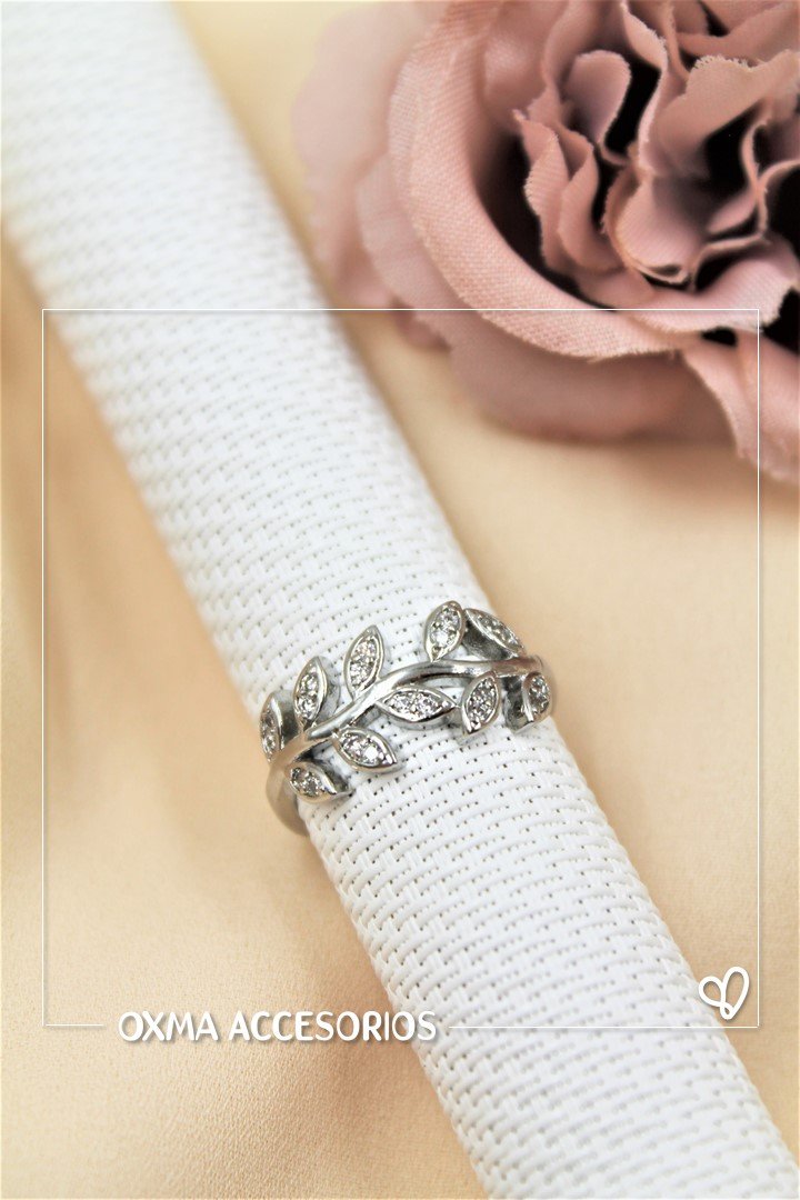 anillo hojas plateado