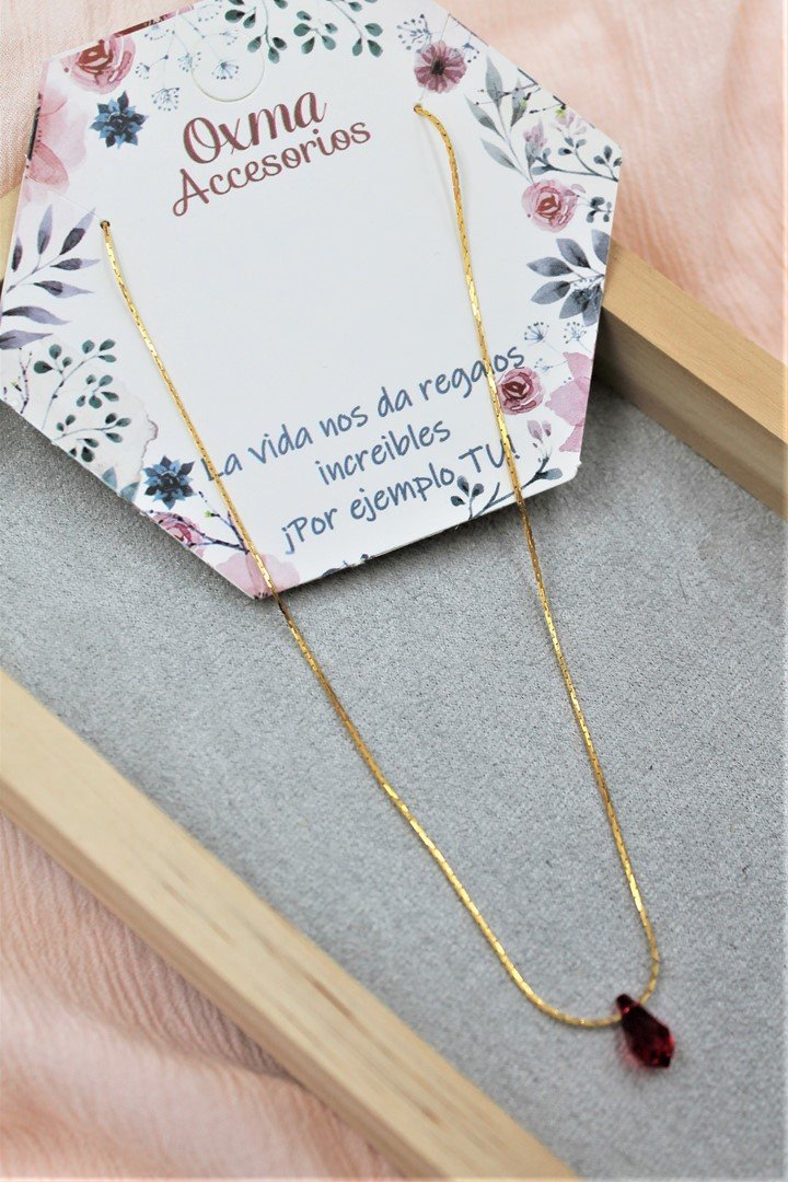 collar gota swarosvky roja