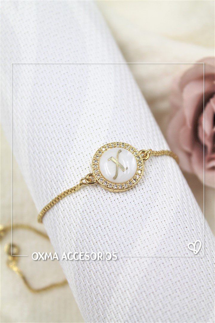 pulsera inicial nacar blanca