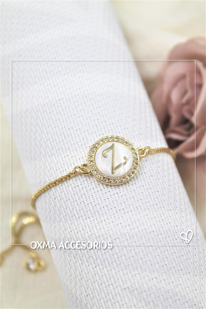 pulsera inicial nacar blanca
