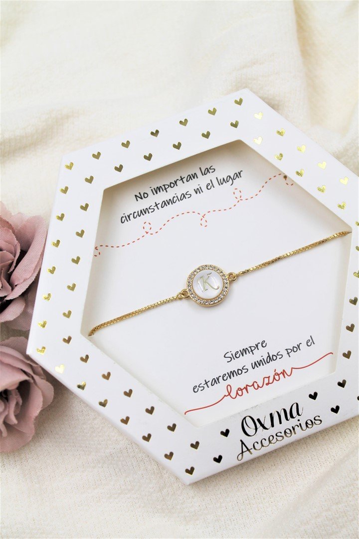 pulsera inicial nacar blanca