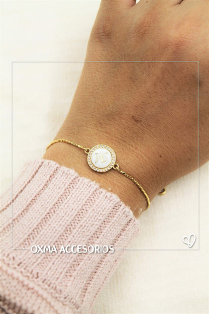 pulsera inicial nacar blanca