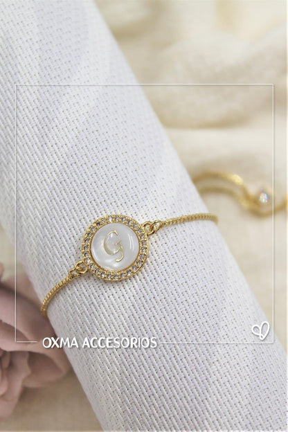 pulsera inicial nacar blanca