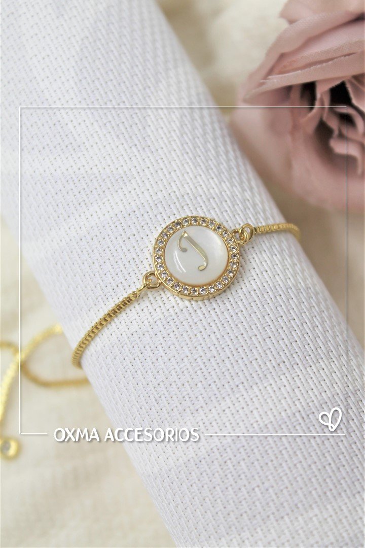 pulsera inicial nacar blanca