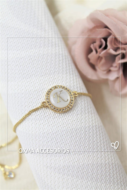 pulsera inicial nacar blanca