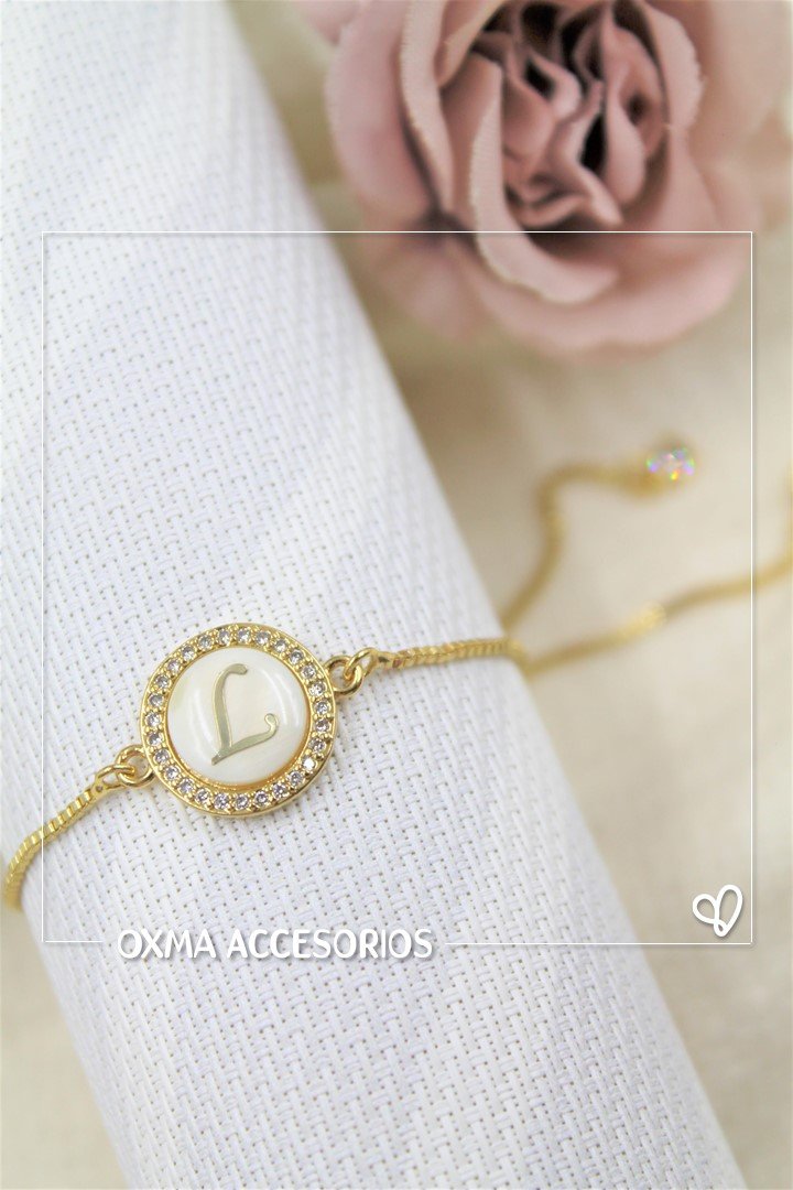 pulsera inicial nacar blanca
