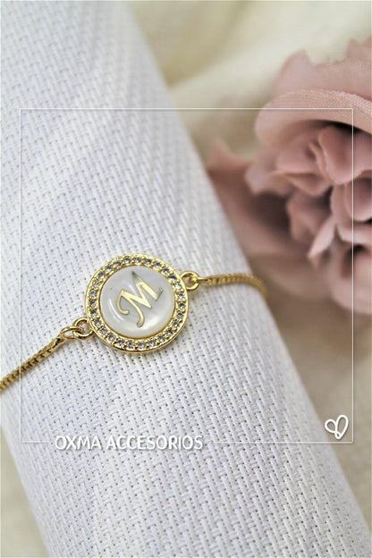 pulsera inicial nacar blanca