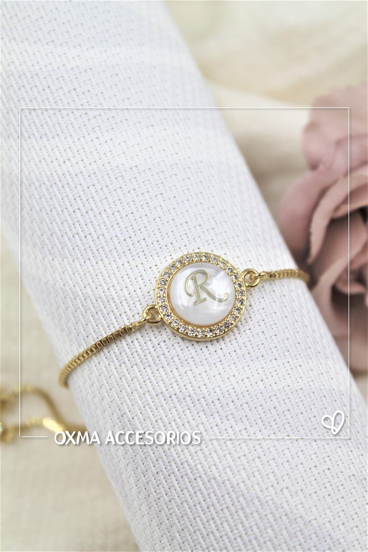pulsera inicial nacar blanca