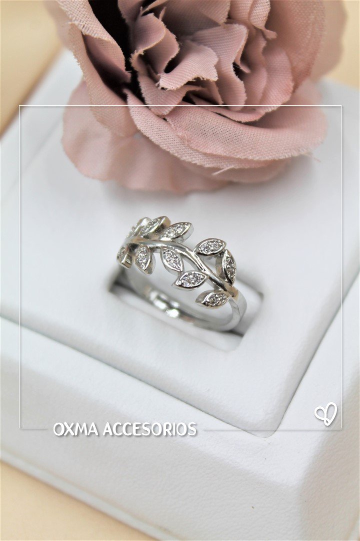 anillo hojas plateado